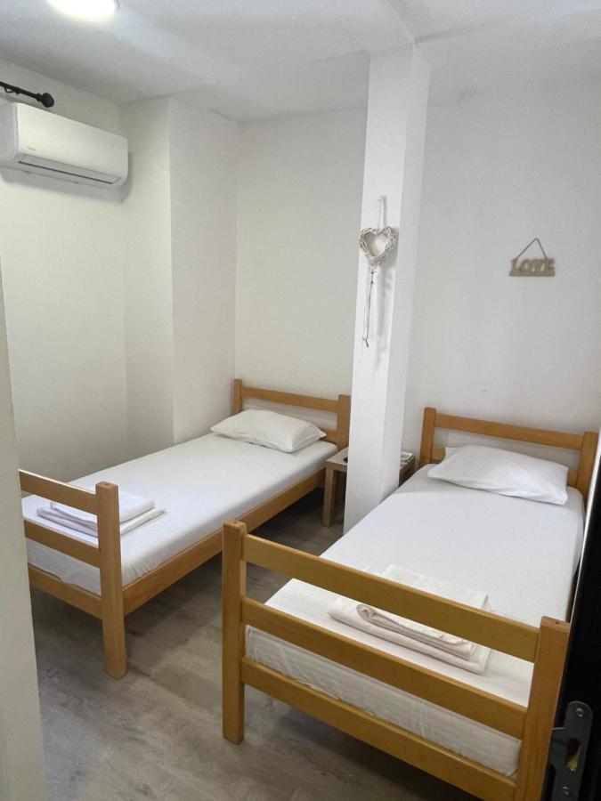 Apartments & Rooms Left River Belgrado Esterno foto