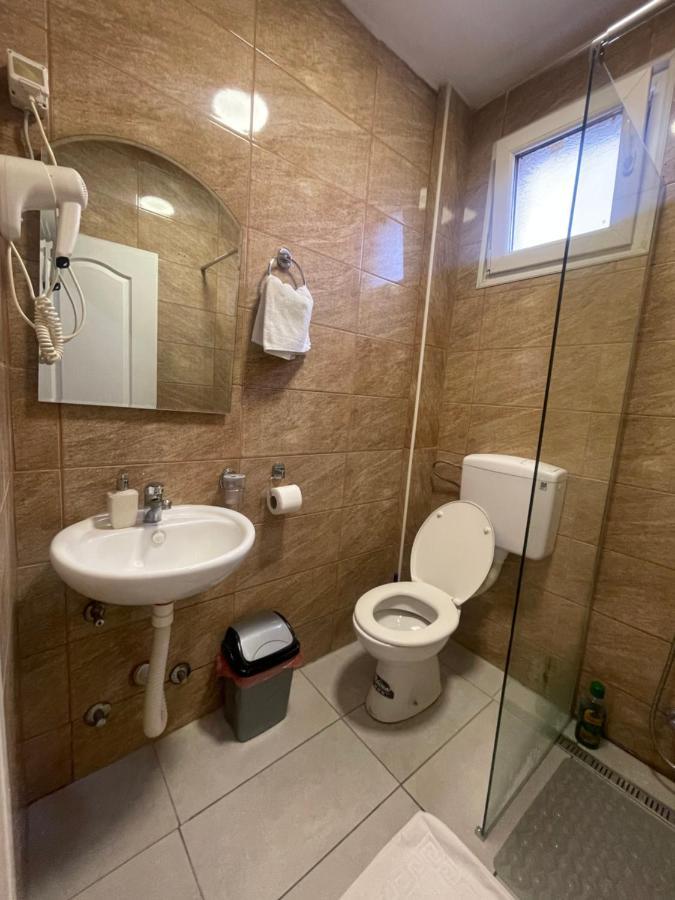 Apartments & Rooms Left River Belgrado Esterno foto