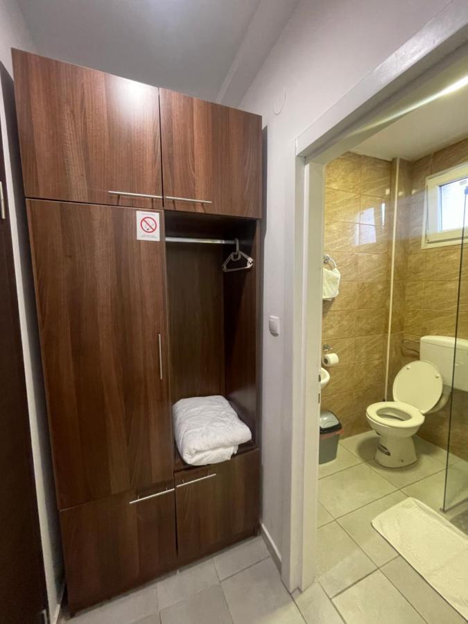 Apartments & Rooms Left River Belgrado Esterno foto