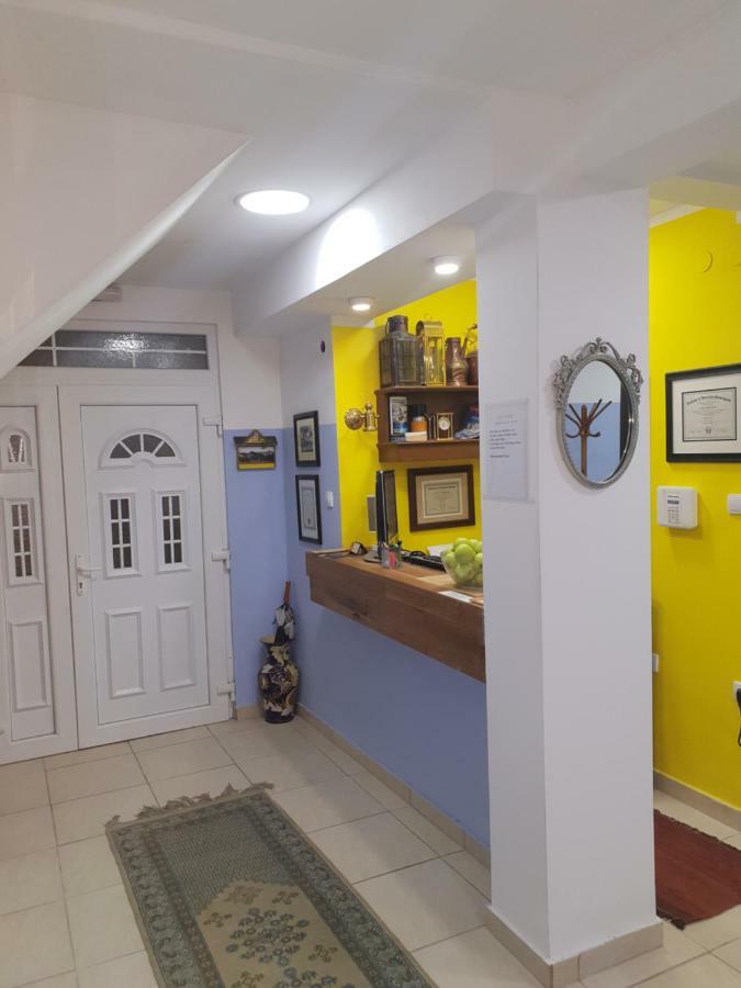 Apartments & Rooms Left River Belgrado Esterno foto