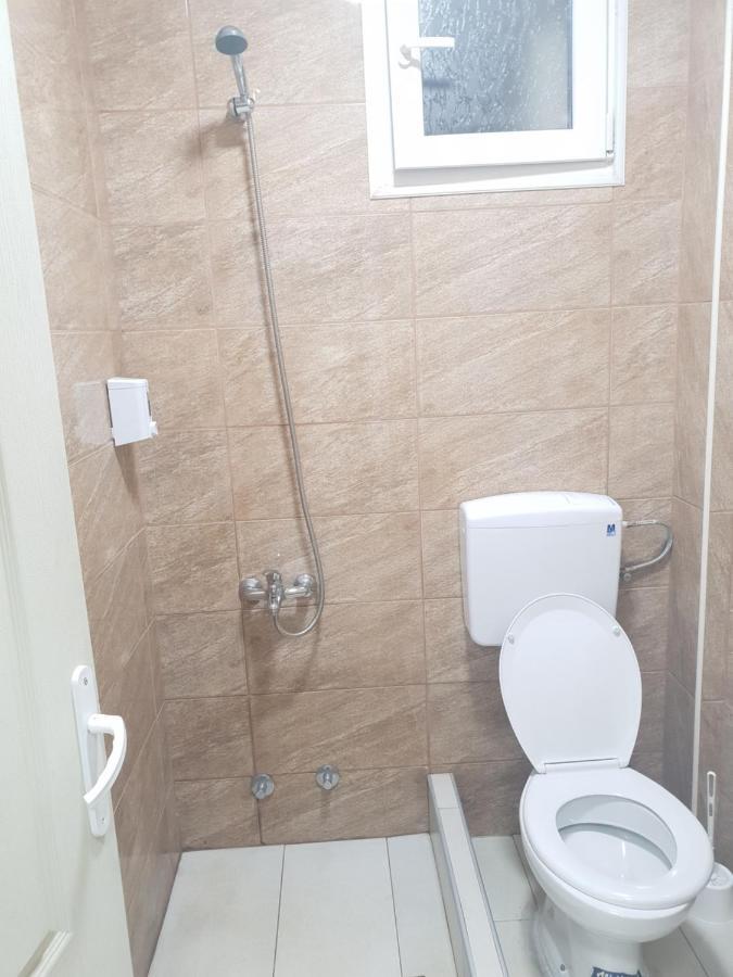 Apartments & Rooms Left River Belgrado Esterno foto