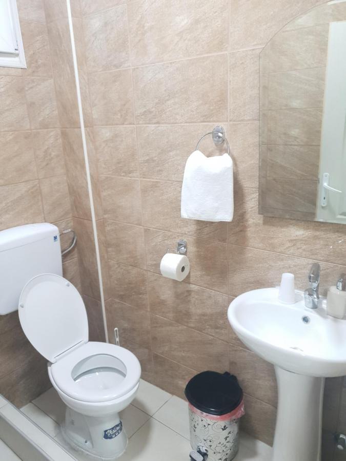 Apartments & Rooms Left River Belgrado Esterno foto